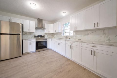 House in Lakeland, Florida 3 bedrooms, 138.98 sq.m. № 2116323 - photo 9