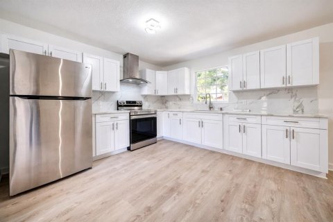 House in Lakeland, Florida 3 bedrooms, 138.98 sq.m. № 2116323 - photo 6