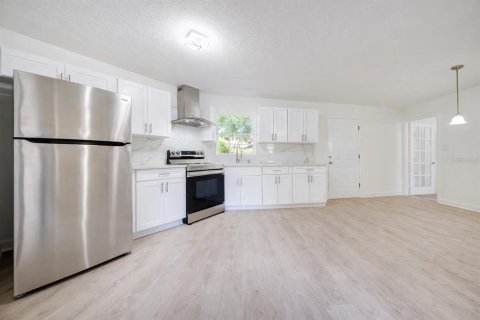 House in Lakeland, Florida 3 bedrooms, 138.98 sq.m. № 2116323 - photo 7