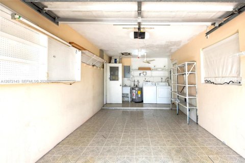 House in Tamarac, Florida 2 bedrooms, 156.26 sq.m. № 2305440 - photo 23
