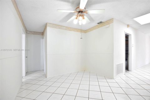 House in Tamarac, Florida 2 bedrooms, 156.26 sq.m. № 2305440 - photo 9