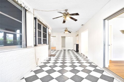 House in Tamarac, Florida 2 bedrooms, 156.26 sq.m. № 2305440 - photo 19