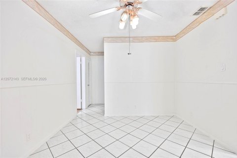 House in Tamarac, Florida 2 bedrooms, 156.26 sq.m. № 2305440 - photo 8