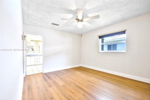 House in Tamarac, Florida 2 bedrooms, 156.26 sq.m. № 2305440 - photo 11