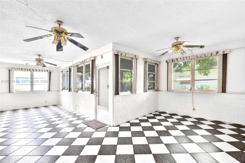 House in Tamarac, Florida 2 bedrooms, 156.26 sq.m. № 2305440 - photo 18