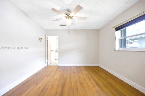 House in Tamarac, Florida 2 bedrooms, 156.26 sq.m. № 2305440 - photo 10