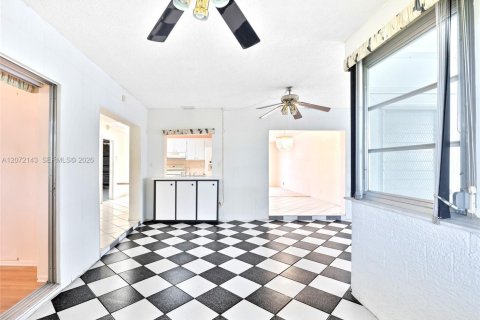 House in Tamarac, Florida 2 bedrooms, 156.26 sq.m. № 2305440 - photo 17