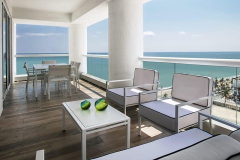 Condo in Fort Lauderdale, Florida, 3 bedrooms  № 339636 - photo 1