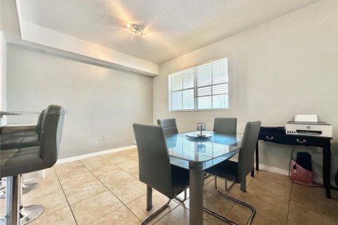 Apartment in Doral, Florida 3 bedrooms, 112.13 sq.m. № 1929173 - photo 10