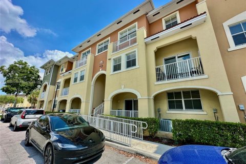 Apartment in Doral, Florida 3 bedrooms, 112.13 sq.m. № 1929173 - photo 1