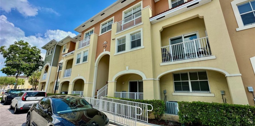 Apartment in Doral, Florida 3 bedrooms, 112.13 sq.m. № 1929173