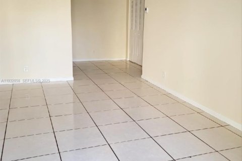 Condo in West Palm Beach, Florida, 1 bedroom  № 1991632 - photo 12