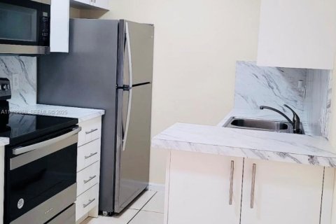 Condo in West Palm Beach, Florida, 1 bedroom  № 1991632 - photo 4