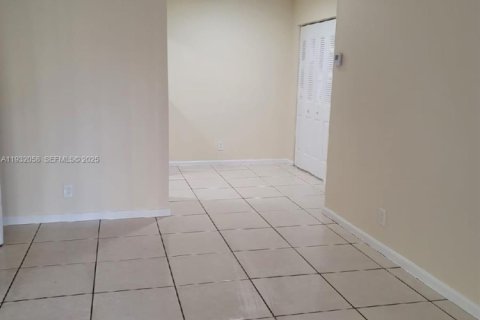 Condo in West Palm Beach, Florida, 1 bedroom  № 1991632 - photo 17