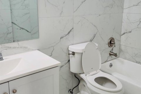 Condo in West Palm Beach, Florida, 1 bedroom  № 1991632 - photo 5