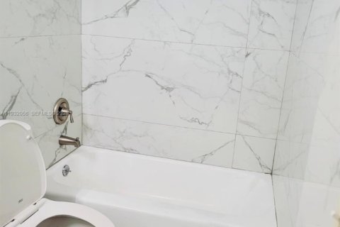 Condo in West Palm Beach, Florida, 1 bedroom  № 1991632 - photo 10