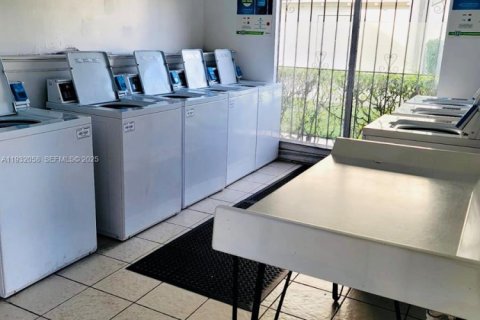 Condo in West Palm Beach, Florida, 1 bedroom  № 1991632 - photo 22