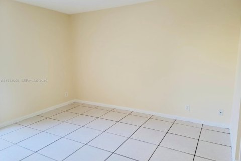Condo in West Palm Beach, Florida, 1 bedroom  № 1991632 - photo 8