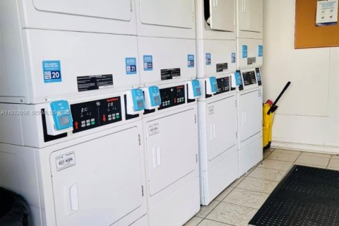 Condo in West Palm Beach, Florida, 1 bedroom  № 1991632 - photo 23