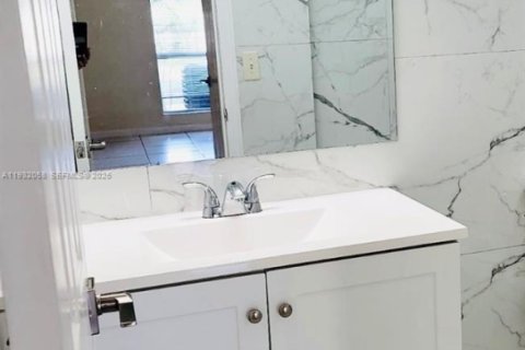 Condo in West Palm Beach, Florida, 1 bedroom  № 1991632 - photo 9