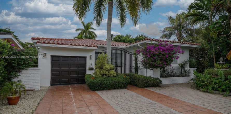 Casa en Coral Gables, Florida 3 dormitorios, 129.23 m2 № 1965017