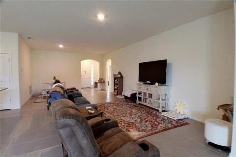 House in Zephyrhills, Florida 3 bedrooms, 173.17 sq.m. № 1522824 - photo 6