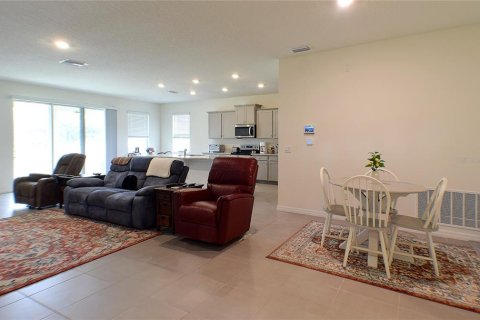 House in Zephyrhills, Florida 3 bedrooms, 173.17 sq.m. № 1522824 - photo 15