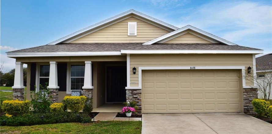 House in Zephyrhills, Florida 3 bedrooms, 173.17 sq.m. № 1522824