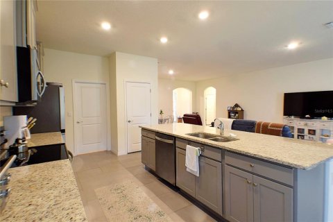 House in Zephyrhills, Florida 3 bedrooms, 173.17 sq.m. № 1522824 - photo 8