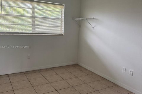 Condo in Miami, Florida, 2 bedrooms № 2254247 - photo 6