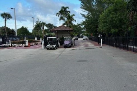 Condo in Miami, Florida, 2 bedrooms № 2254247 - photo 13