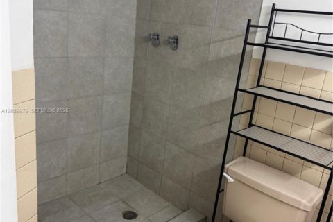 Condo in Miami, Florida, 2 bedrooms № 2254247 - photo 10