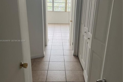 Condo in Miami, Florida, 2 bedrooms № 2254247 - photo 8