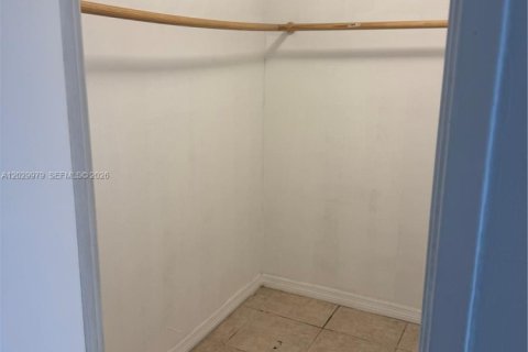 Condo in Miami, Florida, 2 bedrooms № 2254247 - photo 12