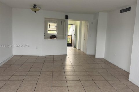 Condo in Miami, Florida, 2 bedrooms № 2254247 - photo 3