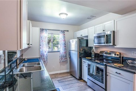 House in Orlando, Florida 4 bedrooms, 123.93 sq.m. № 2095480 - photo 6