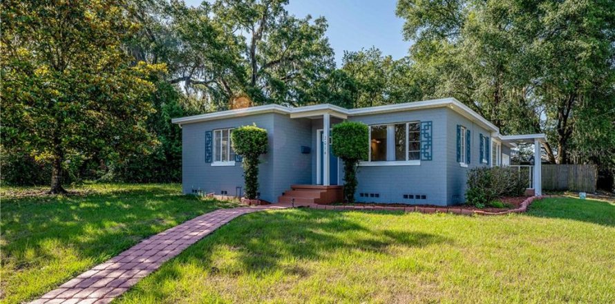 House in Orlando, Florida 4 bedrooms, 123.93 sq.m. № 2095480
