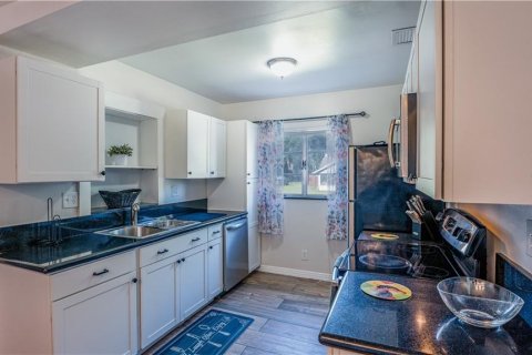 House in Orlando, Florida 4 bedrooms, 123.93 sq.m. № 2095480 - photo 7