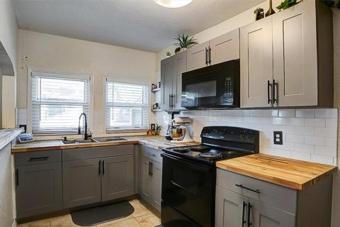 House in Tampa, Florida 2 bedrooms, 76.92 sq.m. № 1852638 - photo 10