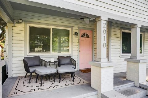 House in Tampa, Florida 2 bedrooms, 76.92 sq.m. № 1852638 - photo 2