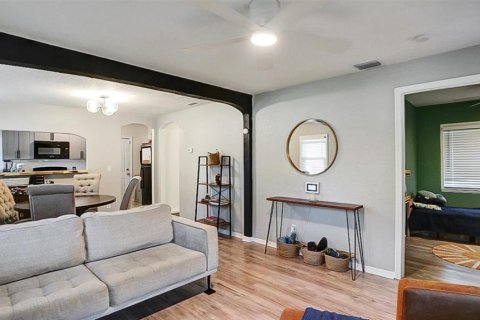 House in Tampa, Florida 2 bedrooms, 76.92 sq.m. № 1852638 - photo 8