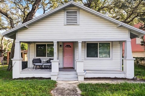 House in Tampa, Florida 2 bedrooms, 76.92 sq.m. № 1852638 - photo 1