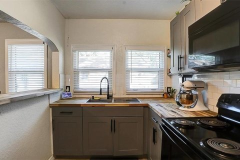 House in Tampa, Florida 2 bedrooms, 76.92 sq.m. № 1852638 - photo 11