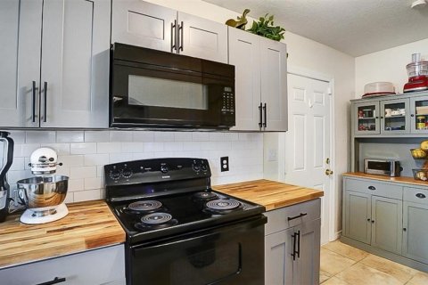 House in Tampa, Florida 2 bedrooms, 76.92 sq.m. № 1852638 - photo 14