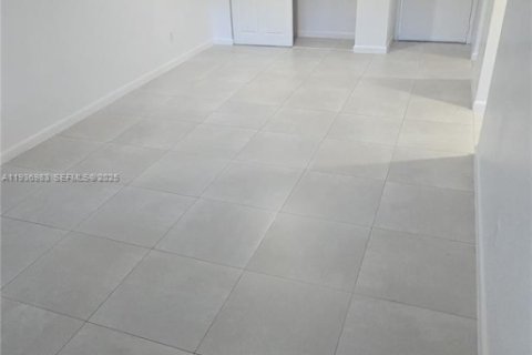 Apartment in Cutler Bay, Florida 1 bedroom, 40372.35 sq.m. № 1994823 - photo 2