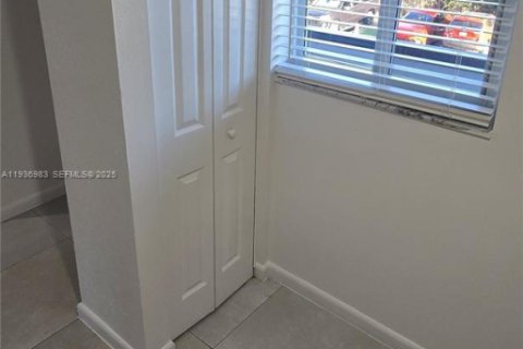 Apartment in Cutler Bay, Florida 1 bedroom, 40372.35 sq.m. № 1994823 - photo 5