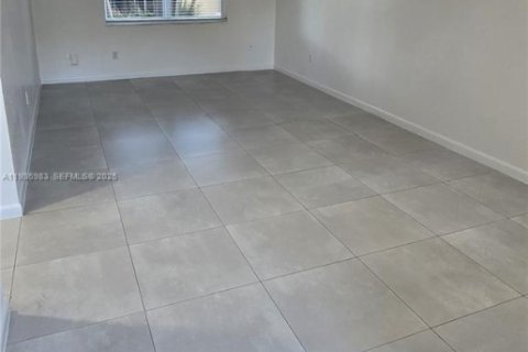 Apartment in Cutler Bay, Florida 1 bedroom, 40372.35 sq.m. № 1994823 - photo 1