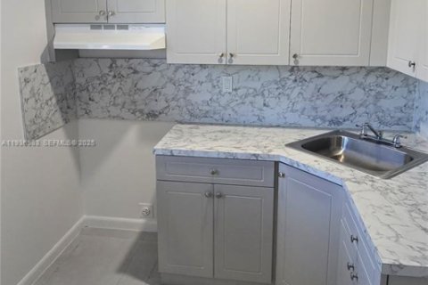 Apartment in Cutler Bay, Florida 1 bedroom, 40372.35 sq.m. № 1994823 - photo 4