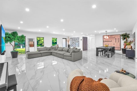 Villa ou maison à vendre à Palmetto Bay, Floride: 5 chambres, 256.22 m2 № 2181801 - photo 11