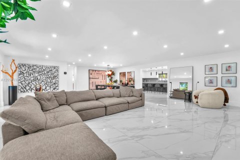 Villa ou maison à vendre à Palmetto Bay, Floride: 5 chambres, 256.22 m2 № 2181801 - photo 12